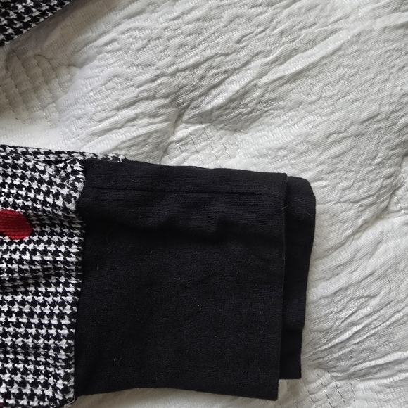 Victoria's Secret Black and Red Heart Pajama Set - Picture 8 of 9